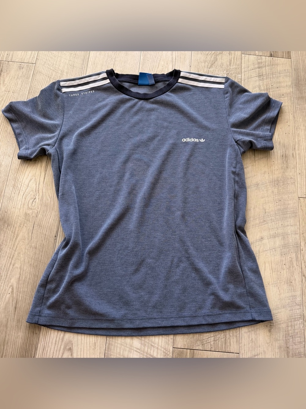 Y2K Adidas gray/ blue t-shirt with white stripes